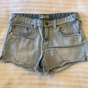 Free People cut offs. Size 27 waist. Light wash.​​​​​​​​​​​​​​​​​​​